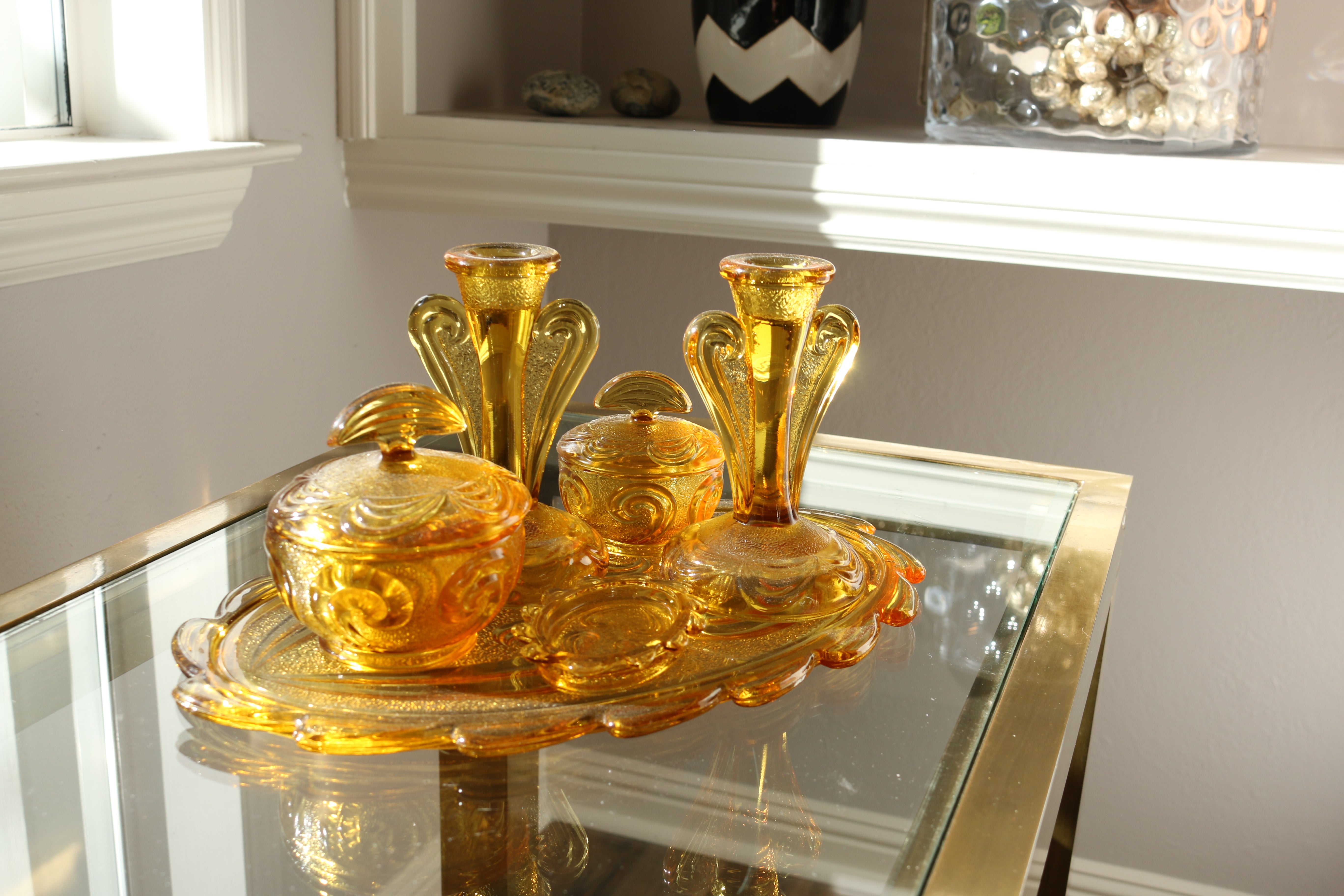 Boxy™ Amber Glass Vanity Set